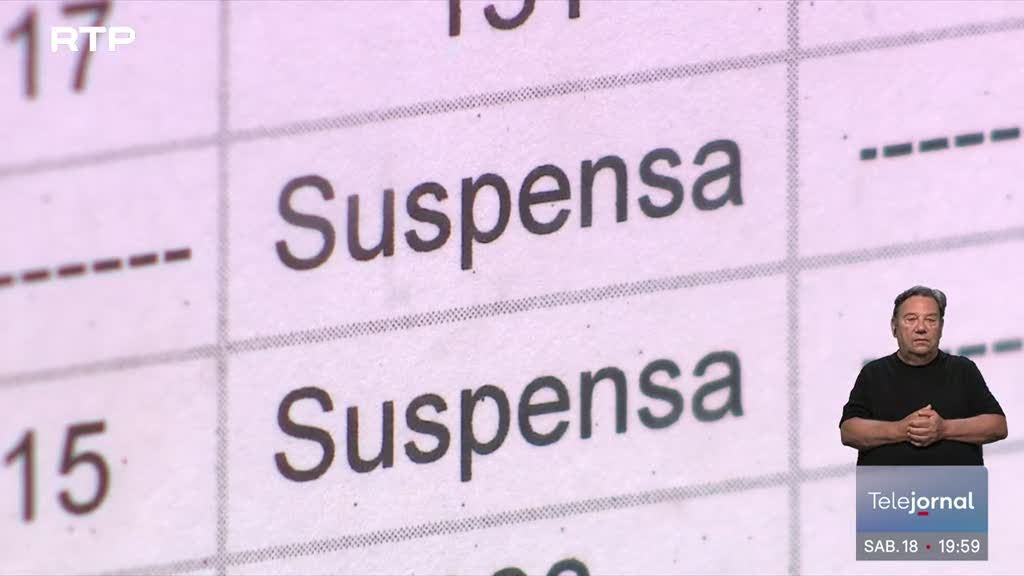Imagem de Notas dos exames nacionais em suspenso