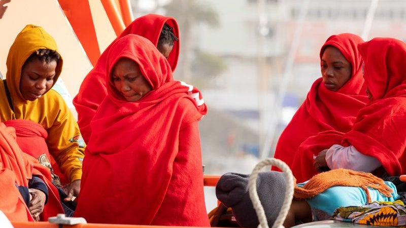 Imigrantes subsaarianos resgatados a sul de Canárias