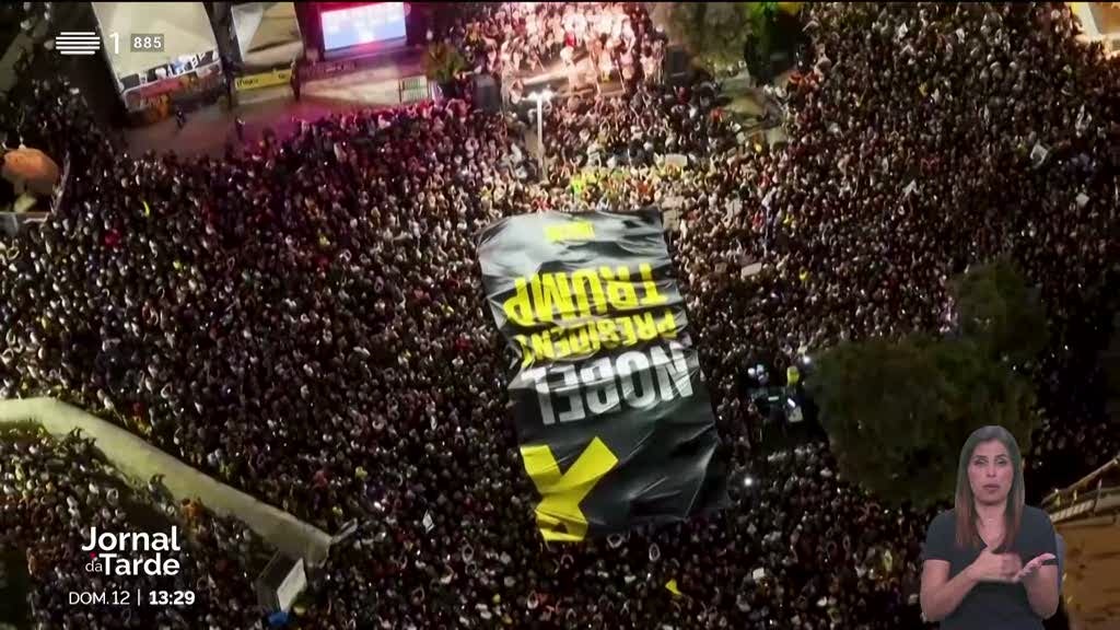 Milhares de pessoas participaram na manifestação em Telavive em apoio dos reféns