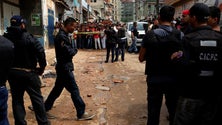 Imagem de Quatro mortos, 15 feridos e dezenas de detidos em pilhagens e protestos na Venezuela