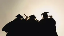 Imagem de Licenciados perdem 7,7% do salário em 14 anos (vídeo)