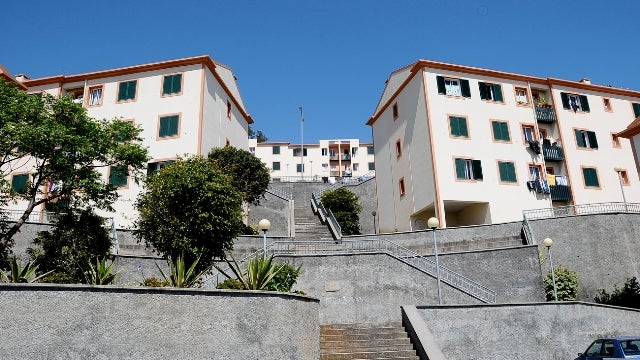 Imagem de Rusga nas Romeiras termina com a detenção de um homem entre os 20 e os 30 anos