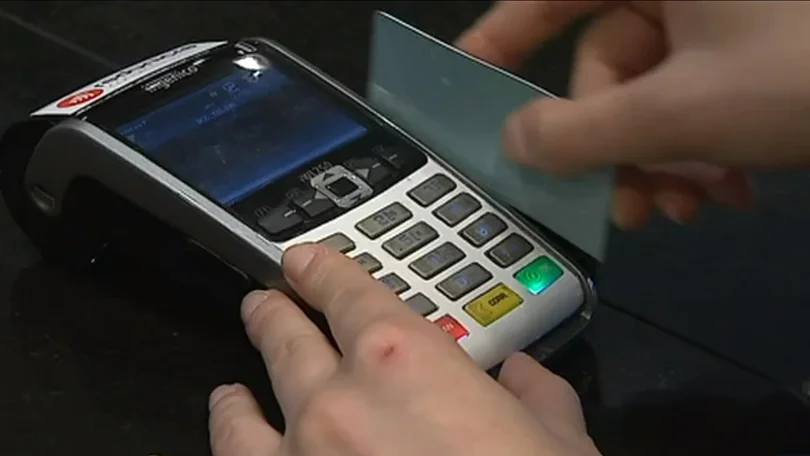 BdP diz que Governo deve decidir se impõe pagamentos eletrónicos a todos estabelecimentos