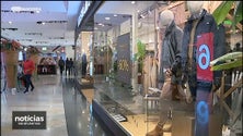 Imagem de Trocas de prendas «mexem» com centros comerciais (vídeo)