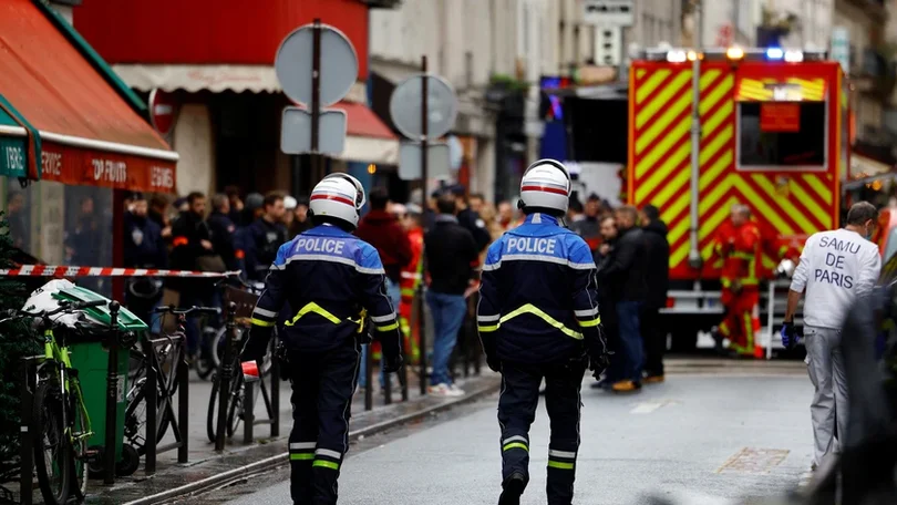 Número de mortos no tiroteio em Paris sobe para três, atirador é reformado francês