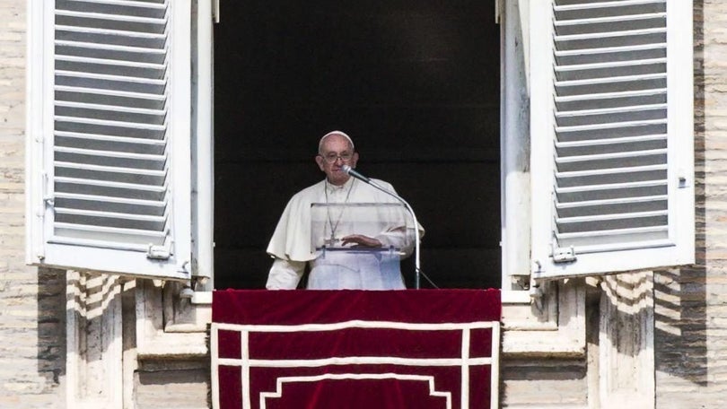 Papa pede para se aprender com a História