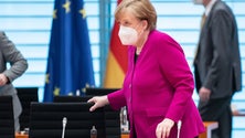 Imagem de Merkel favorável a um «curto confinamento»