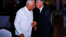 Imagem de Marcelo e Costa juntos na Guiné-Bissau para celebrar 50 anos de independência