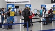 Imagem de Covid-19: Reino Unido impõe quarentena para chegadas da Suíça, República Checa e Jamaica