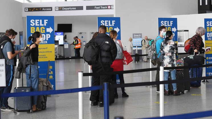 Imagem de Covid-19: Reino Unido impõe quarentena para chegadas da Suíça, República Checa e Jamaica