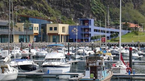 Imagem de Iate ostentando bandeira espanhola deu entrada no Porto de Recreio da Calheta