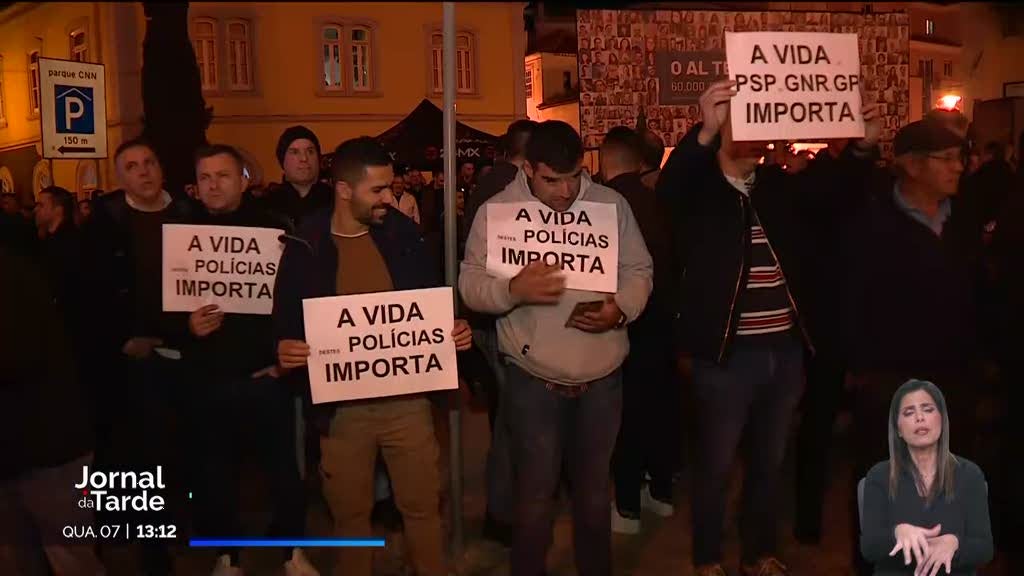 Polícias transferidos depois de apresentarem baixa médica