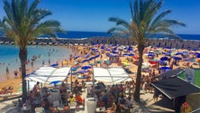 Imagem de Bom tempo no feriado rende aos bares de praia
