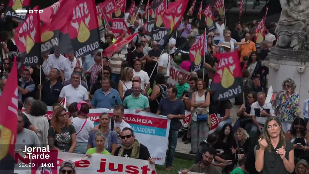 Mais de dois mil trabalhadores de autarquias manifestam-se em Lisboa