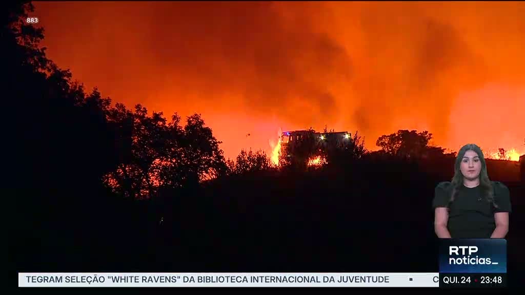 Imagem de Incêndio de Odemira tem duas frentes ativas