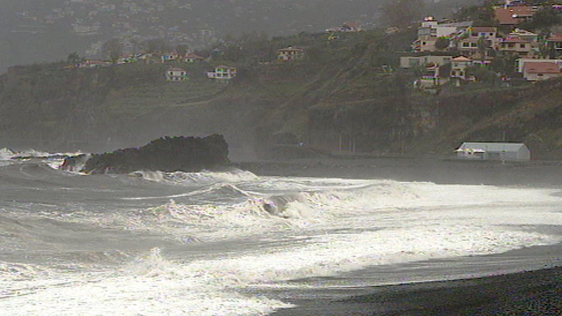 Capitania do Funchal prolonga avisos de vento e agitação marítima até quarta-feira
