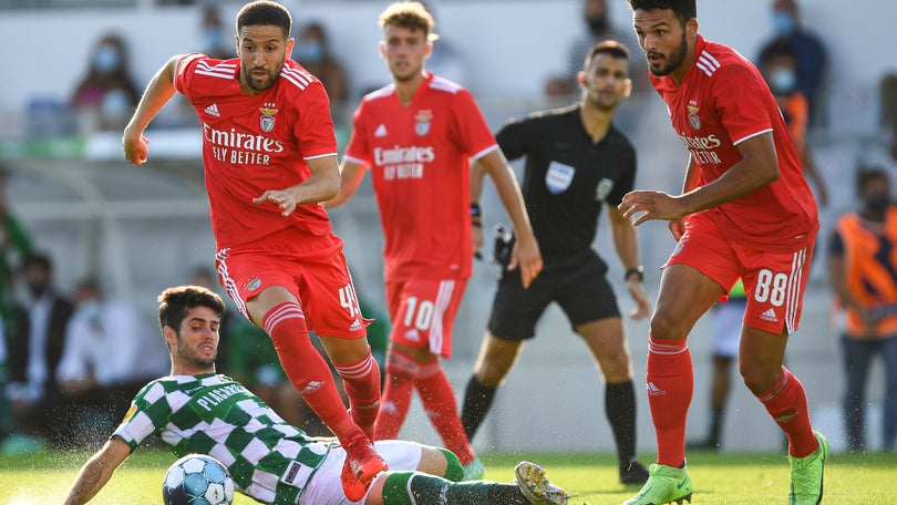 Imagem de Benfica arranca com vitória difícil