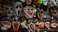 Imagem de Madeira rendida à tradição da noite de Halloween