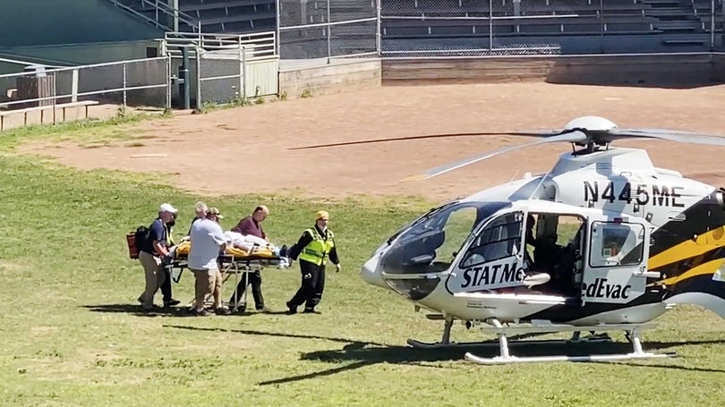 Imagem de Salman Rushdie está no caminho da recuperação