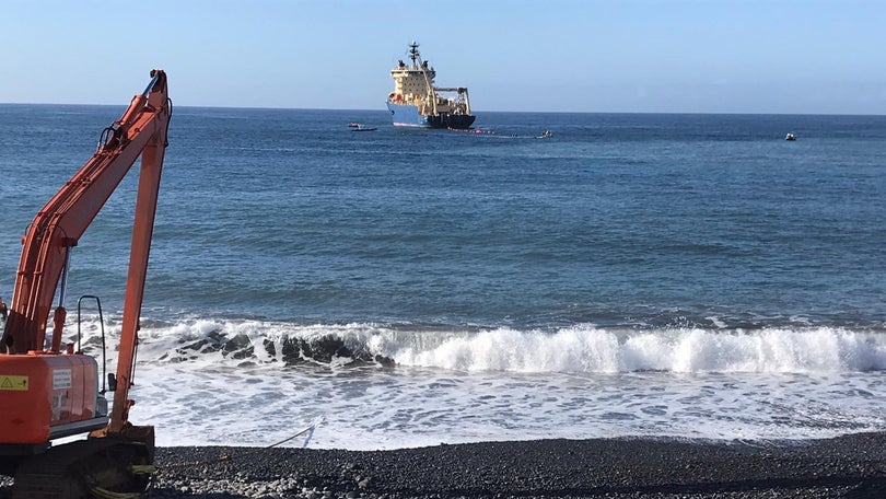 Imagem de Cabo submarino é ligado esta sexta-feira