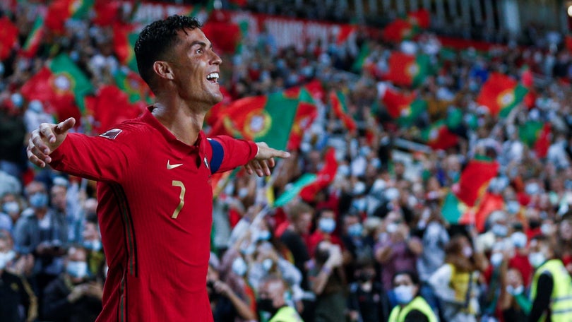 Imagem de Portugal e Sérvia mantêm luta no Grupo A