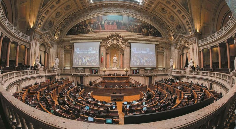Conservatório da Madeira congratulado pela Assembleia da República