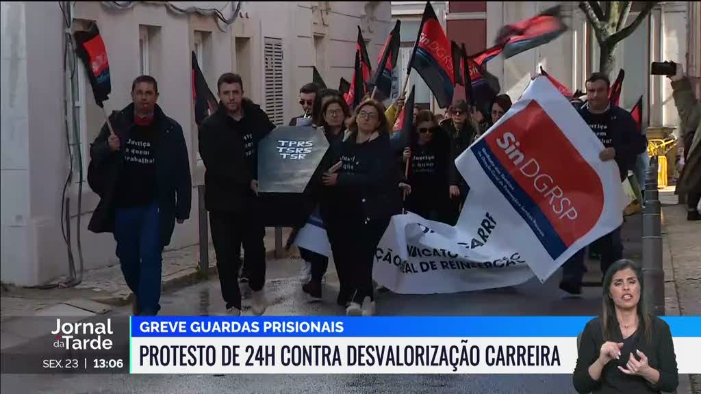 Guardas prisionais é técnicos de reinserção estão em greve