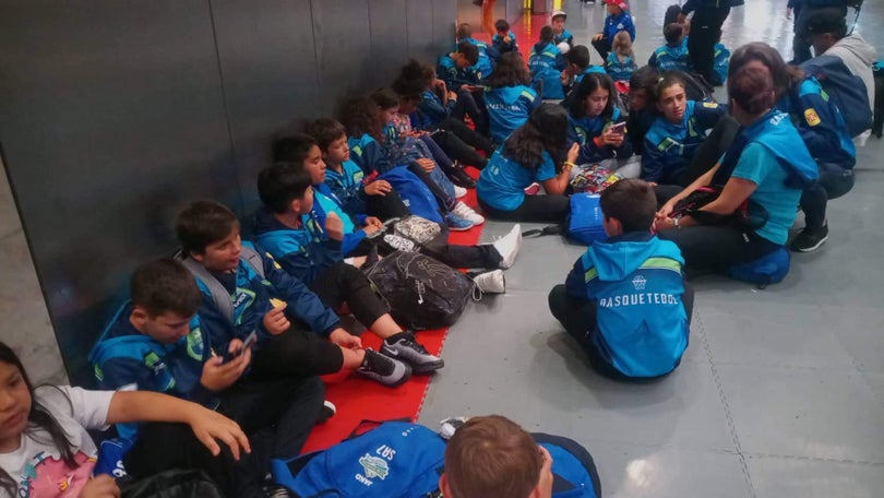 Imagem de TAP deixa em terra passageiros, de manhã até à noite, entre uma comitiva de 37 crianças madeirenses