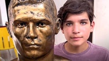 Imagem de Jovem venezuelano de 13 anos cria busto de Cristiano Ronaldo (vídeo)