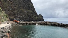 Imagem de Pescadores pedem obras de segurança na Fajã do Mar (Vídeo)