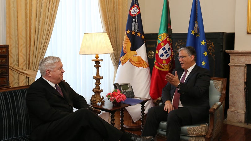 Atenção americana à questão das Lajes melhorou com o novo embaixador em Lisboa, diz Vasco Cordeiro (Vídeo)