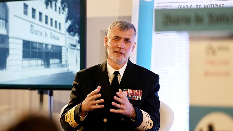 Imagem de Gouveia e Melo manda vacinar operacionais