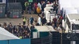 Imagem de Homem lança bombas incendiárias contra centro de imigrantes em Inglaterra e suicida-se