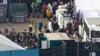 Homem lança bombas incendiárias contra centro de imigrantes em Inglaterra e suicida-se