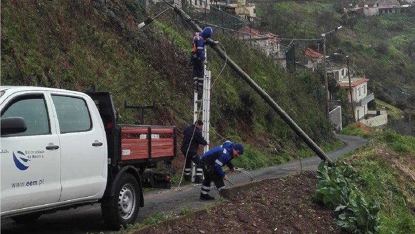 Imagem de Cerca de 300 casas estão sem energia elétrica devido ao temporal