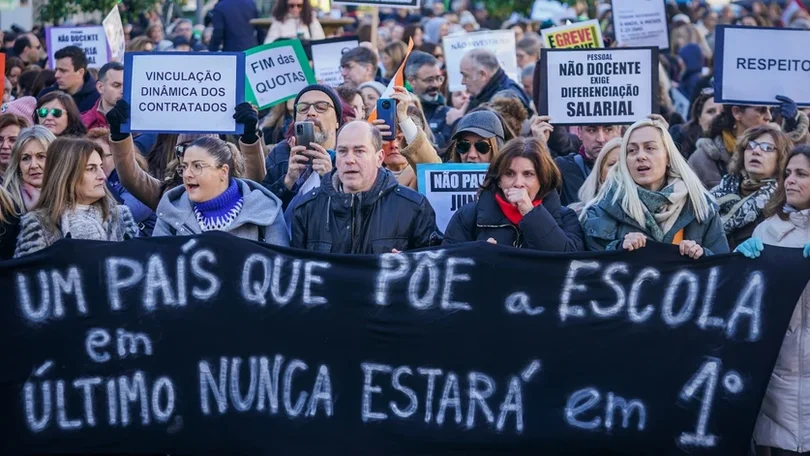 Imagem de Sindicatos apresentam queixa em tribunal contra ministério da Educação