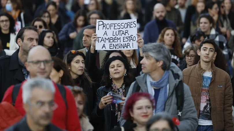 Imagem de Proposta final do Governo mantém «linhas vermelhas» identificadas por professores