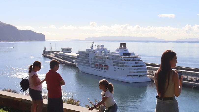 «Seven Seas Navigator» chegou à Madeira proveniente de Portimão