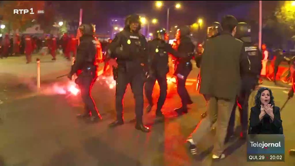 Espanhóis protestam junto ao Ministério dos Transportes