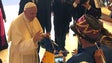 Imagem de Papa recebe barrete de vilão e bandeira da Madeira