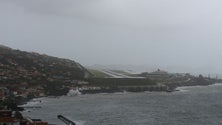 Imagem de Aeroporto da Madeira fechado e portos de abrigo condicionados por causa do agravamento do estado do tempo