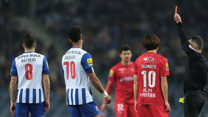 FC Porto reduzido a nove perde com Gil Vicente