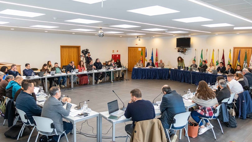 Imagem de Assembleia Municipal da Praia da Vitória contra aumento do IMI