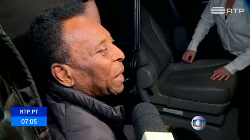 Pel� regressa a casa depois de internamento de cinco dias