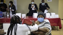 Imagem de Terceira vaga agressiva avança em África
