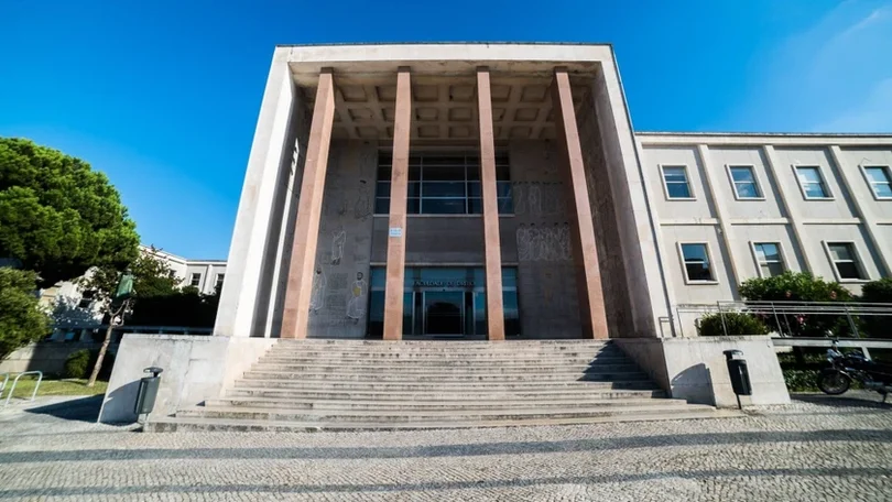 Universidades em Lisboa mantêm-se abertas, algumas suspenderam aulas presenciais