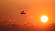 Imagem de UE volta a recomendar restrições a viagens desde os EUA