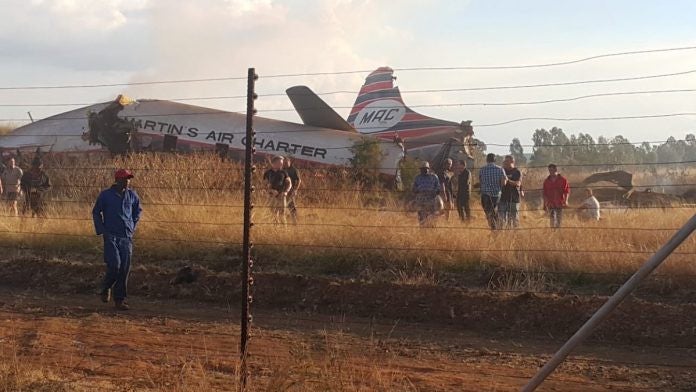 Imagem de Pelo menos 19 feridos em queda de avião perto da capital da África do Sul