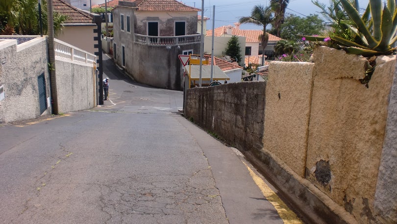 Imagem de Trânsito interrompido no Caminho dos Tornos, Freguesia do Monte, durante 15 dias