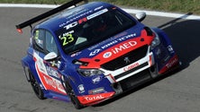 Imagem de Francisco Abreu tenta ultrapassar novas exigências no Europeu TCR